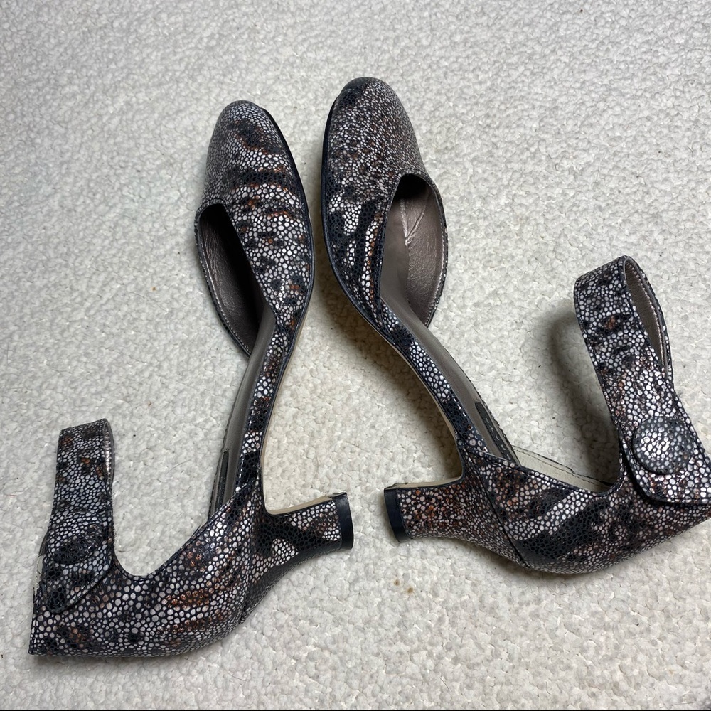 Array• Kitten heel Ankle strap• Sz 5.5 - Picture 6 of 9